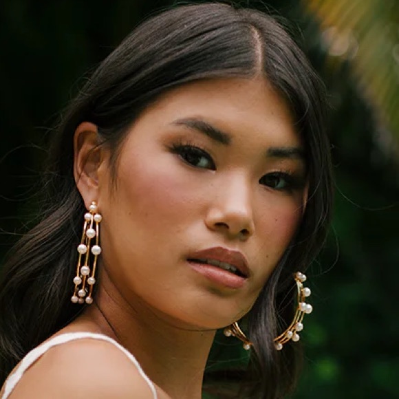 Cult Gaia Large Shanti Hoop earrings in Gold 400$ - Picture 5 of 8